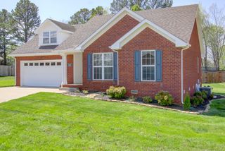 320 Maple Park Dr, Clarksville, TN 37040