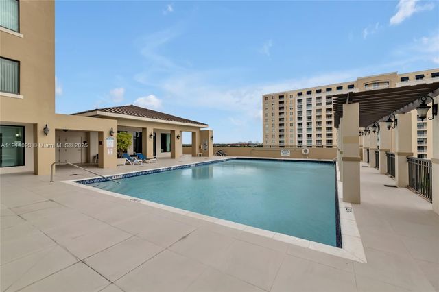 4242 NW 2nd St 807, Miami, FL 33126