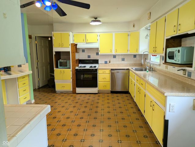 12280 E 25th Street, Columbus, IN 47203