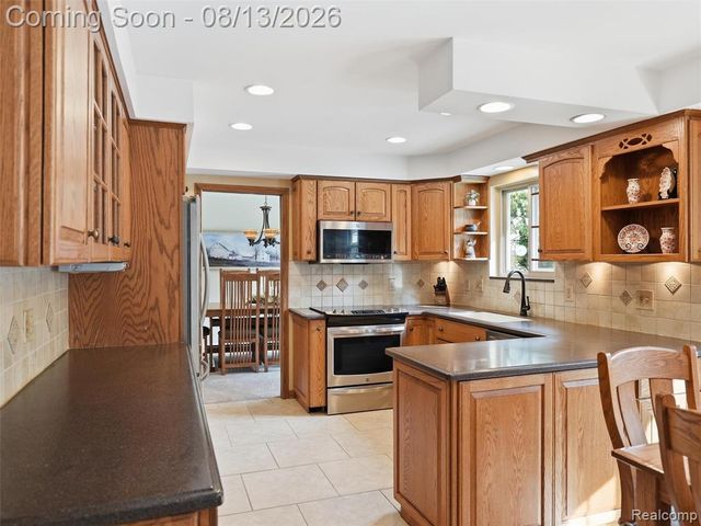 52338 Livingstone Court, Shelby Twp, MI 48316