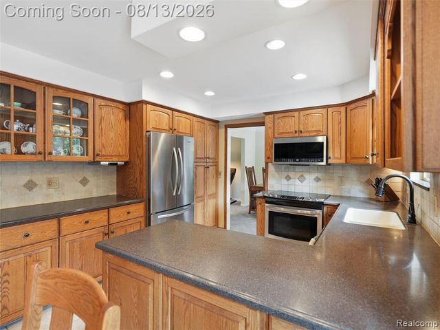 52338 Livingstone Court, Shelby Twp, MI 48316