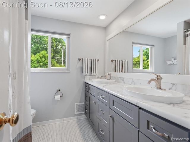 52338 Livingstone Court, Shelby Twp, MI 48316