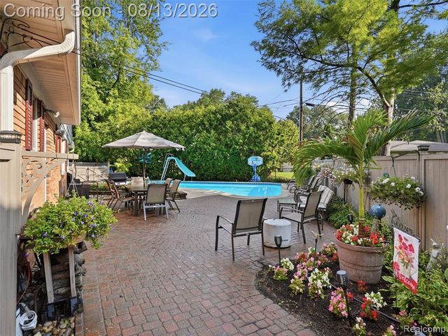 52338 Livingstone Court, Shelby Twp, MI 48316