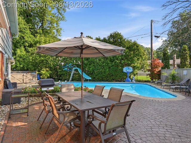 52338 Livingstone Court, Shelby Twp, MI 48316