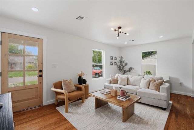 915 W Comanche Street, Norman, OK 73069