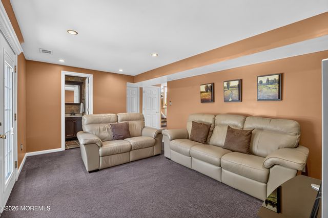 34 Eliot Road, Manalapan, NJ 07726