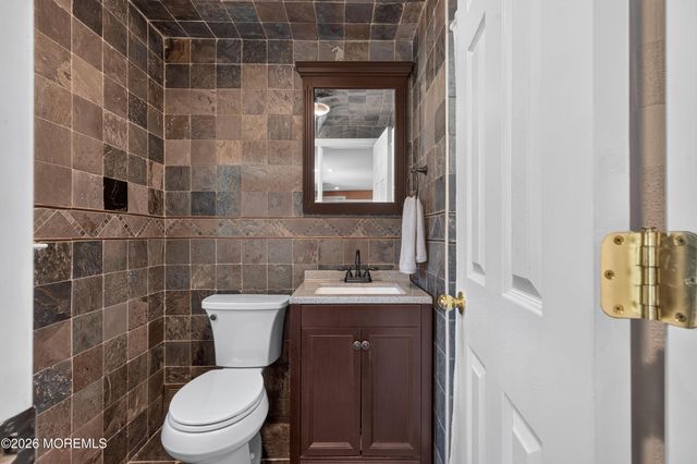 34 Eliot Road, Manalapan, NJ 07726