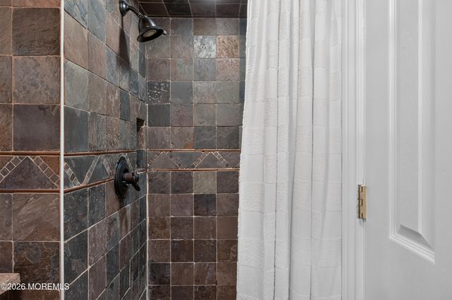 34 Eliot Road, Manalapan, NJ 07726