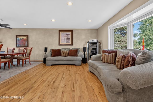 34 Eliot Road, Manalapan, NJ 07726
