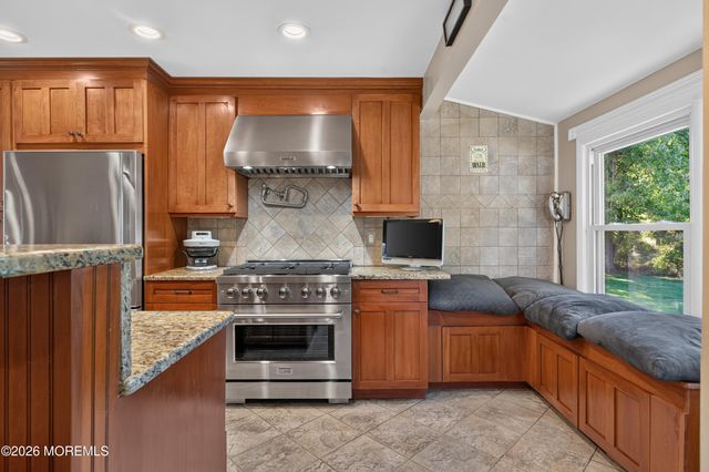34 Eliot Road, Manalapan, NJ 07726