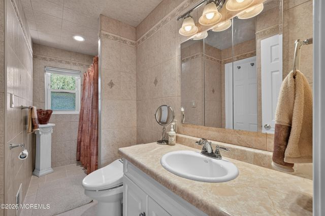 34 Eliot Road, Manalapan, NJ 07726