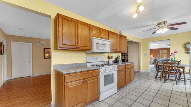 1395 Waverly Road, Chesterton, IN 46304