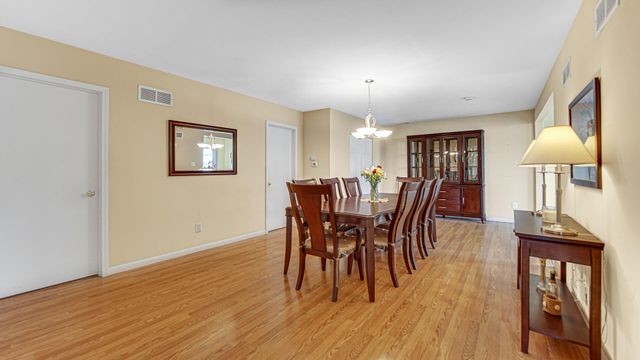 1395 Waverly Road, Chesterton, IN 46304