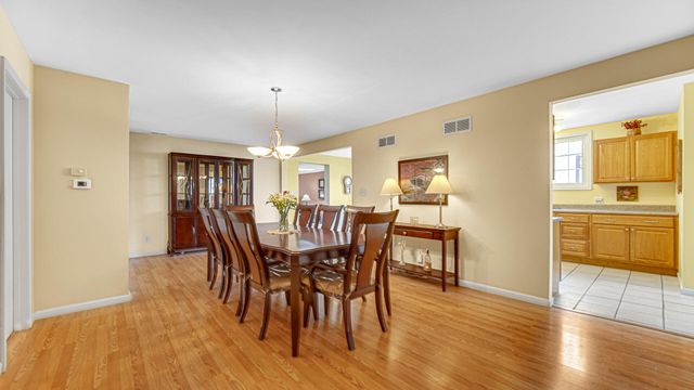 1395 Waverly Road, Chesterton, IN 46304