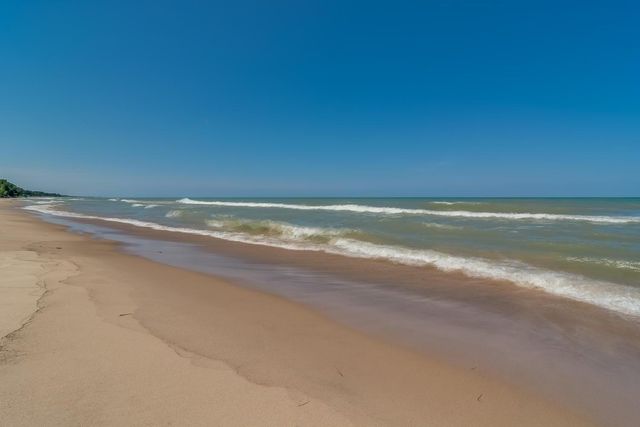 1395 Waverly Road, Chesterton, IN 46304