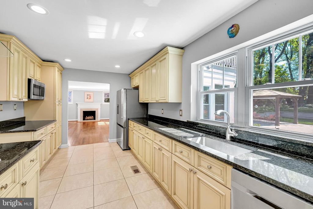 Image 12 of property listing at 9709 CONNECTICUT AVE, Kensington, MD 20895