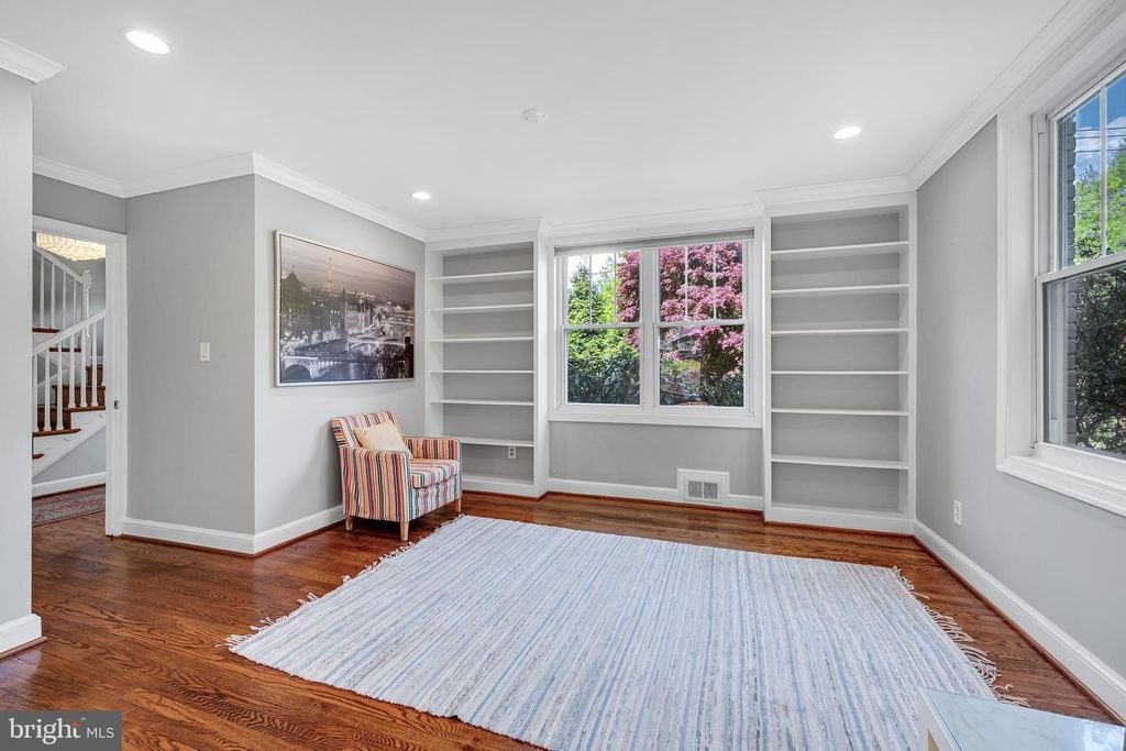 Image 5 of property listing at 9709 CONNECTICUT AVE, Kensington, MD 20895