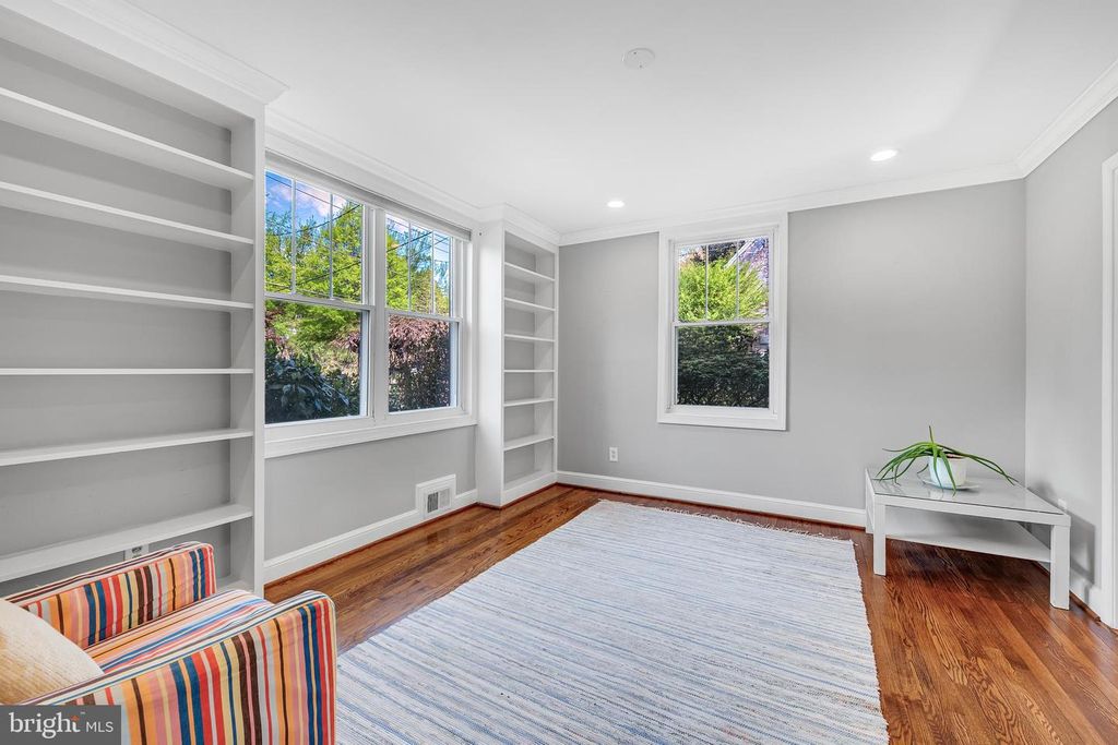 Image 6 of property listing at 9709 CONNECTICUT AVE, Kensington, MD 20895