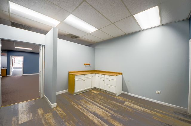 1296 E Dundee Road, Palatine, IL 60074