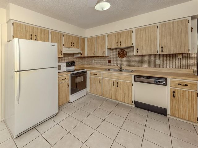 1028 LILLIAN STREET, Venice, FL 34285