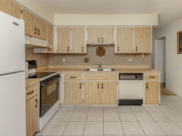 1028 LILLIAN STREET, Venice, FL 34285