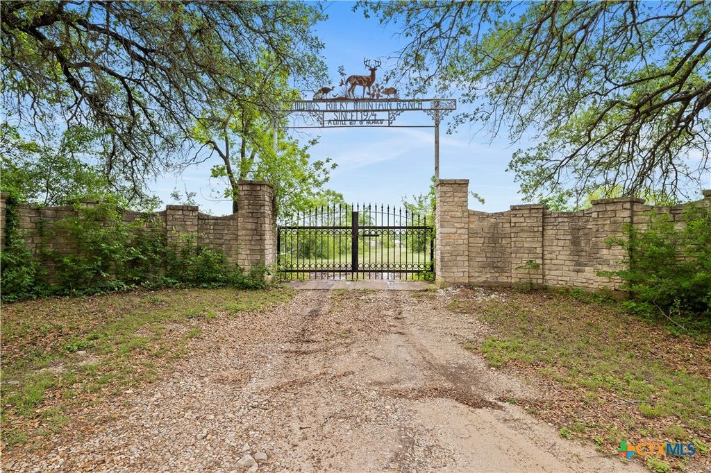 902 County Road 327, Gatesville, TX 76528