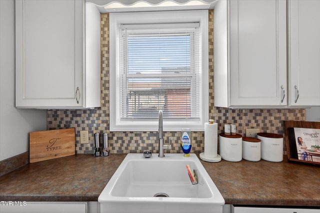 1560 East Sevier Avenue, Kingsport, TN 37664