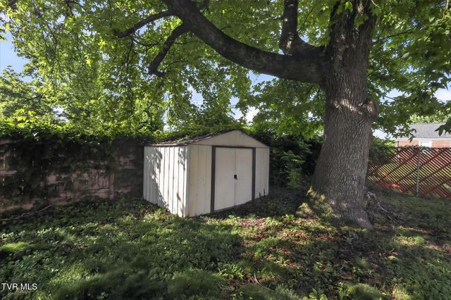 1560 East Sevier Avenue, Kingsport, TN 37664