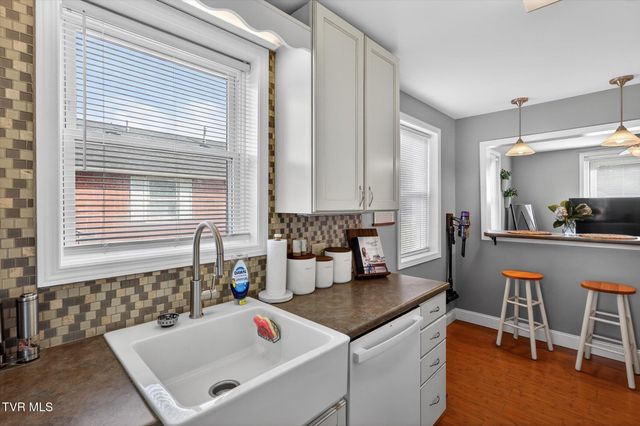 1560 East Sevier Avenue, Kingsport, TN 37664