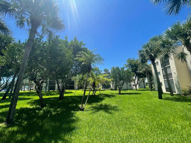 5130 Las Verdes Circle 102, Delray Beach, FL 33484