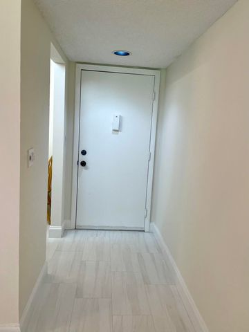 5130 Las Verdes Circle 102, Delray Beach, FL 33484