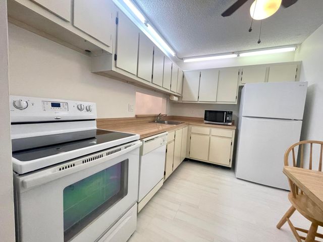 5130 Las Verdes Circle 102, Delray Beach, FL 33484