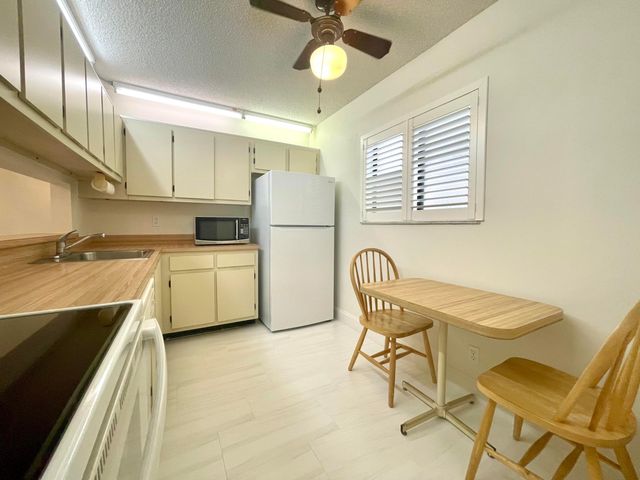 5130 Las Verdes Circle 102, Delray Beach, FL 33484