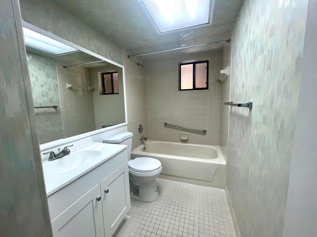 5130 Las Verdes Circle 102, Delray Beach, FL 33484