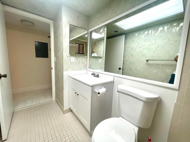 5130 Las Verdes Circle 102, Delray Beach, FL 33484