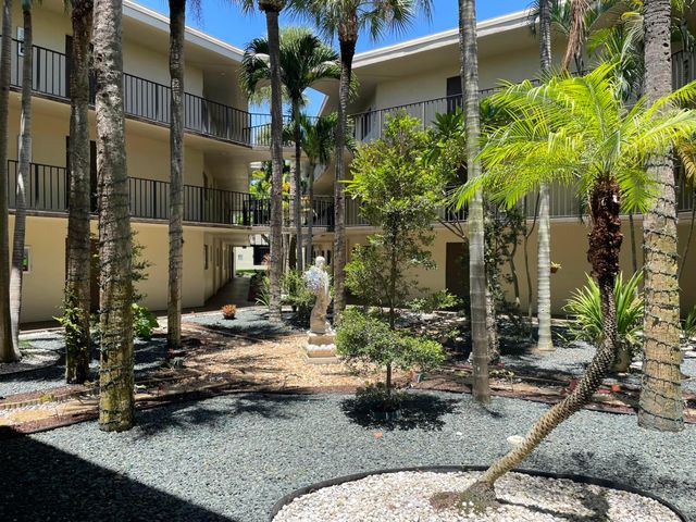 5130 Las Verdes Circle 102, Delray Beach, FL 33484