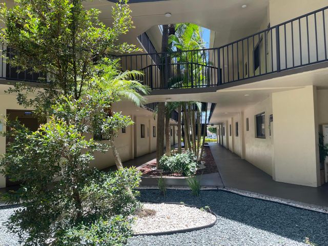 5130 Las Verdes Circle 102, Delray Beach, FL 33484