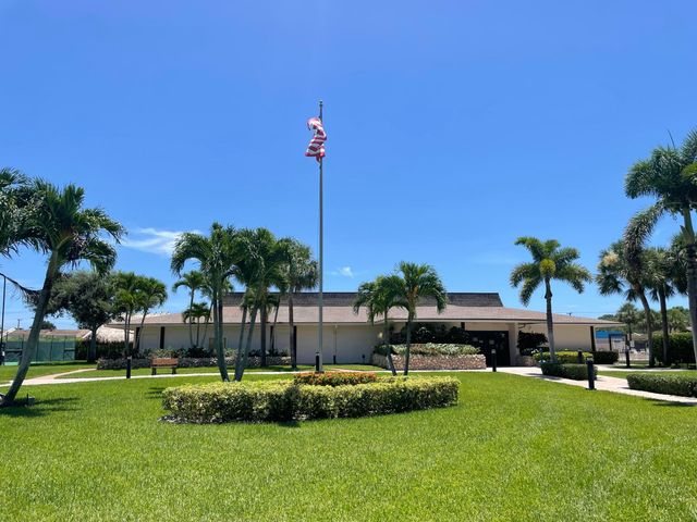 5130 Las Verdes Circle 102, Delray Beach, FL 33484