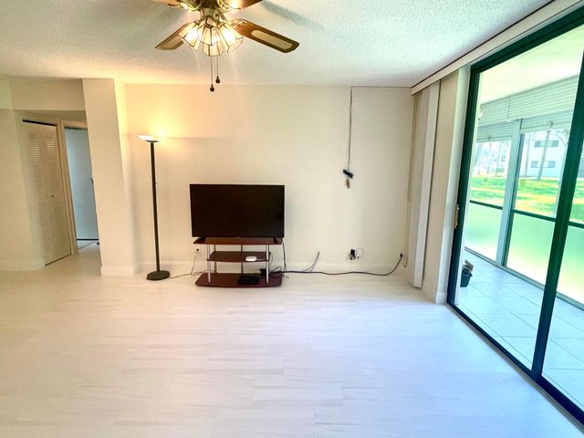 5130 Las Verdes Circle 102, Delray Beach, FL 33484