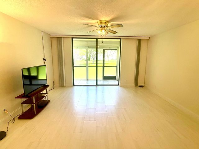 5130 Las Verdes Circle 102, Delray Beach, FL 33484
