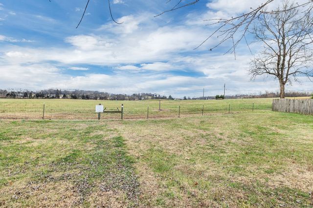 101 Nutcracker Ct, Eagleville, TN 37060