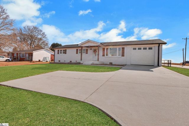 1411 Ballenger Road, Inman, SC 29385