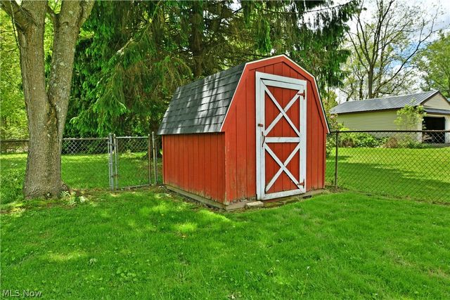 6610 Chestnut Ridge Road, Hubbard, OH 44425