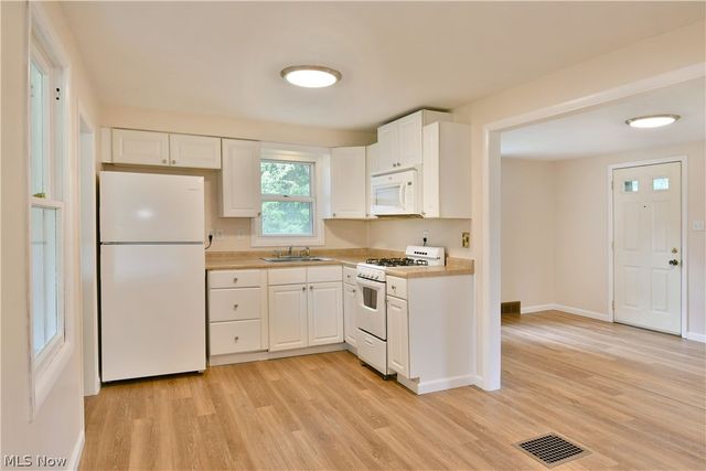 6610 Chestnut Ridge Road, Hubbard, OH 44425