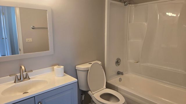 1688 Queensbury Circle 0, Hoffman Estates, IL 60169