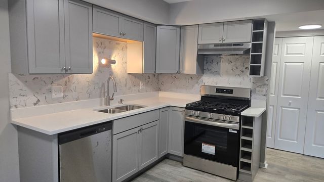 1688 Queensbury Circle 0, Hoffman Estates, IL 60169