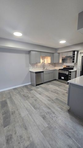 1688 Queensbury Circle 0, Hoffman Estates, IL 60169