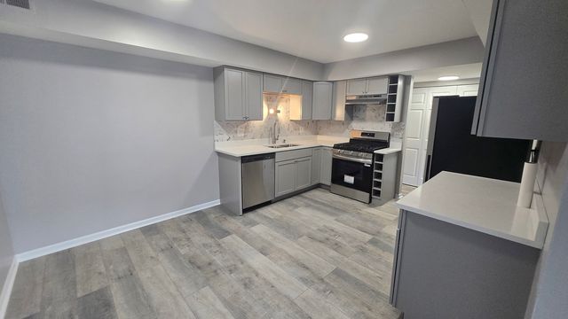 1688 Queensbury Circle 0, Hoffman Estates, IL 60169