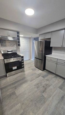 1688 Queensbury Circle 0, Hoffman Estates, IL 60169