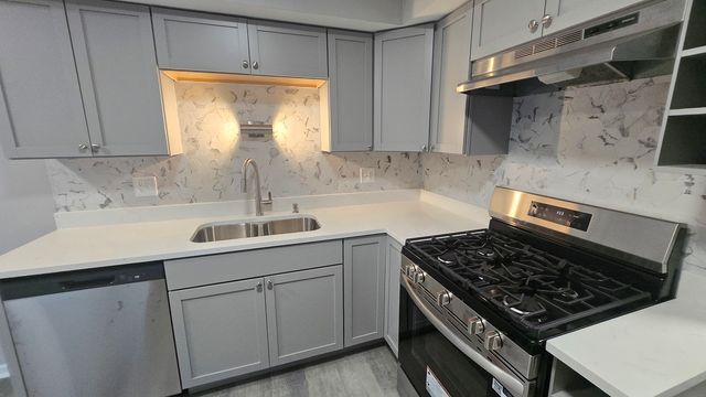 1688 Queensbury Circle 0, Hoffman Estates, IL 60169